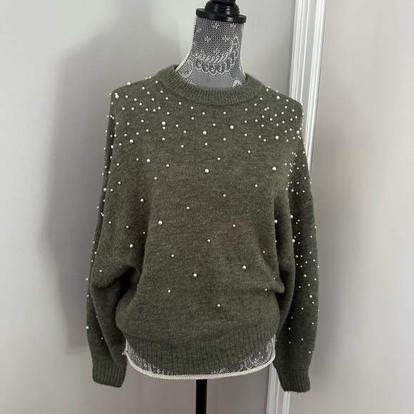 H&M Women’s XS Olive Green Pearl Appliqué Pullover Sweater. Oversized. Stretch. - Picture 1 of 16